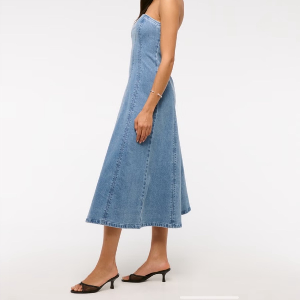 The A&F Mila Strapless Denim Midi Dress - Picture 4 of 8
